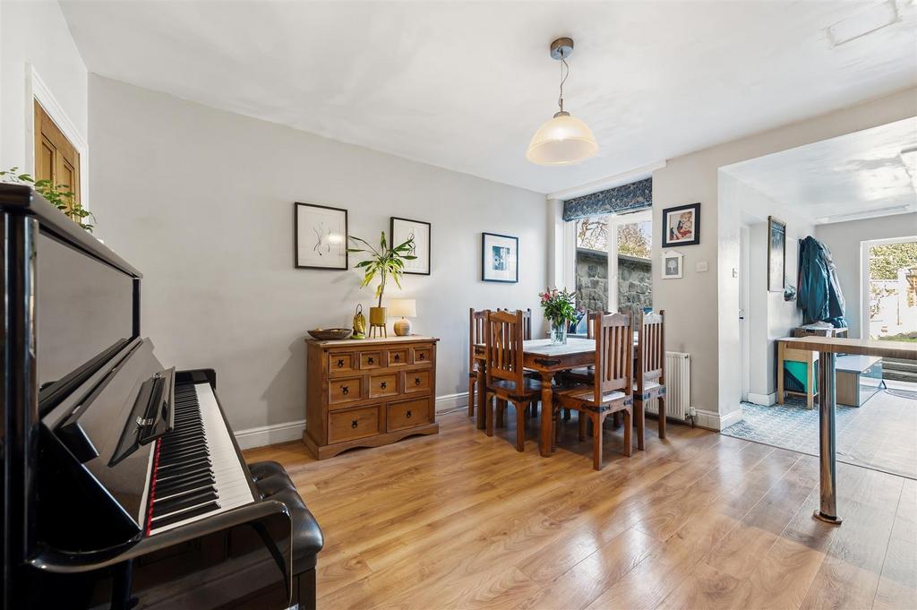 Kitchen / Dining