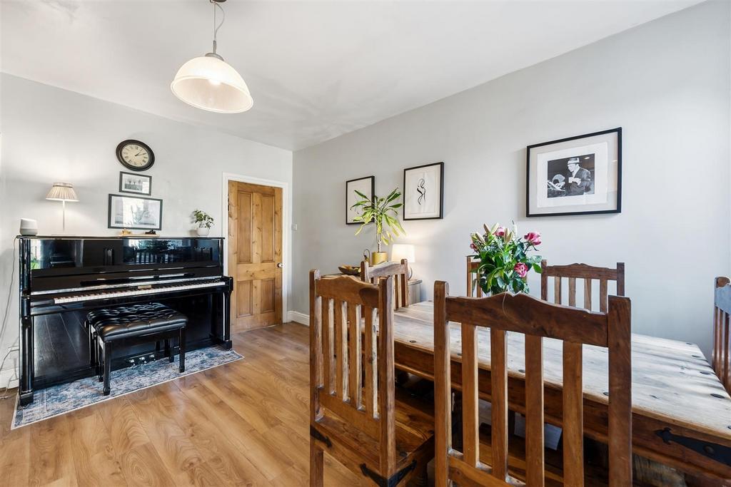 Kitchen / Dining