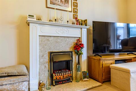 2 bedroom bungalow for sale, Thurgory Gate, Lepton, Huddersfield, West Yorkshire, HD8