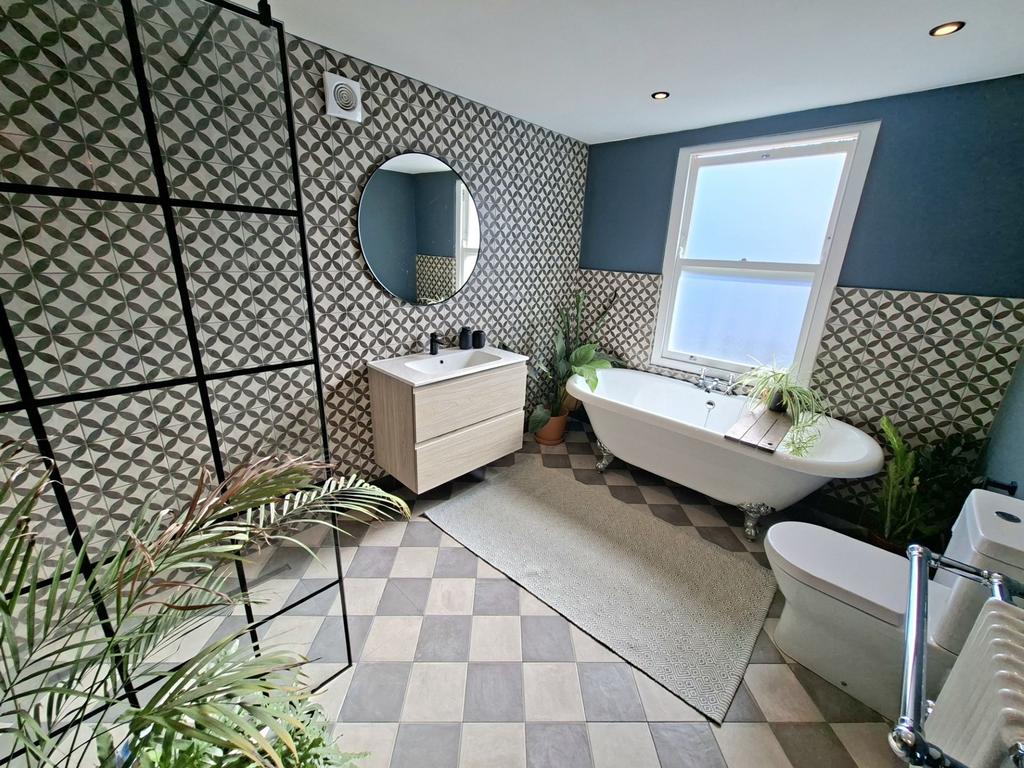 Ensuite bathroom