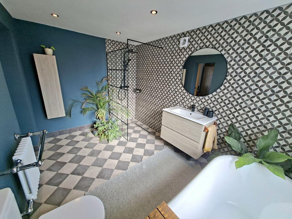 Ensuite bathroom