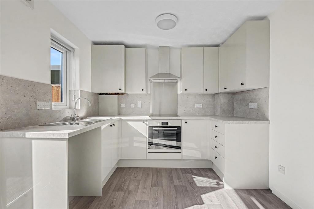 Kitchen 2.jpg