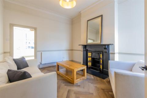 2 bedroom apartment to rent, Princes Street, Cardiff CF24