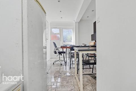 undefined, Park Avenue, London
