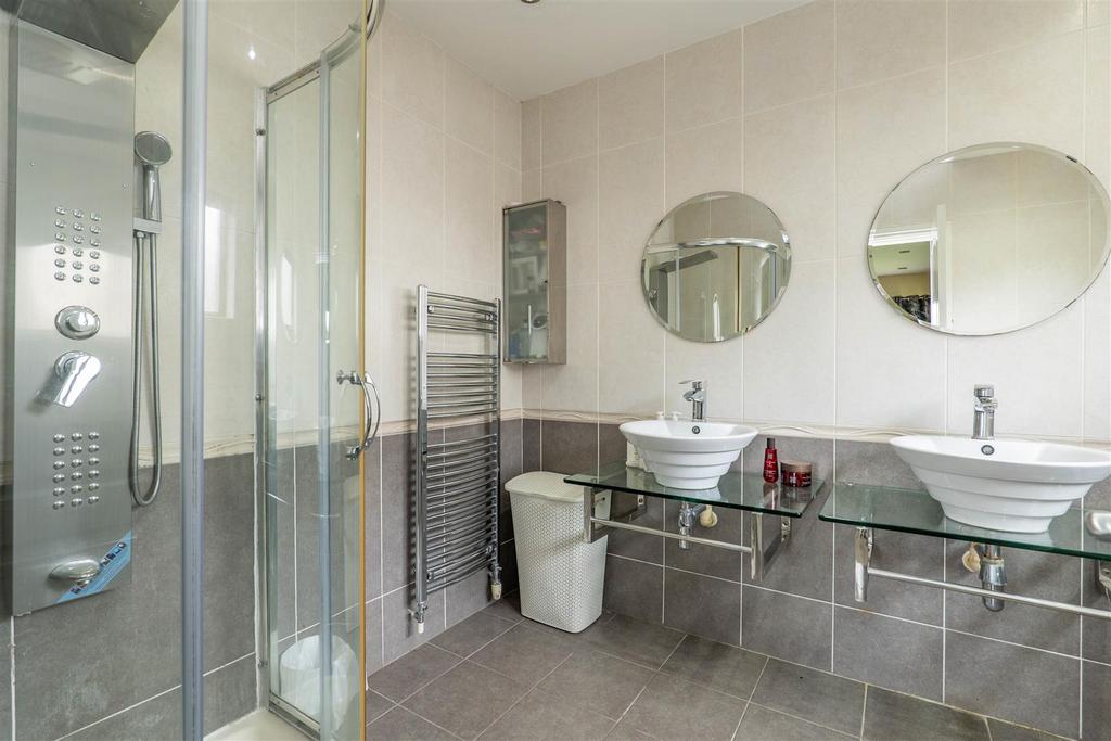 Master Bedroom Ensuite