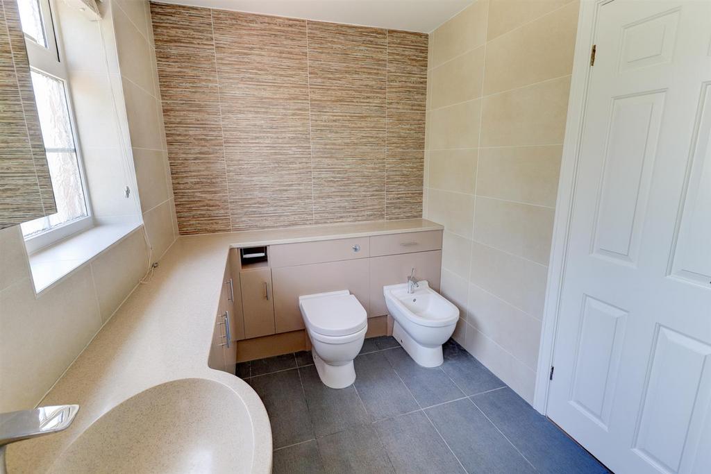 Ensuite (Bedroom 3)