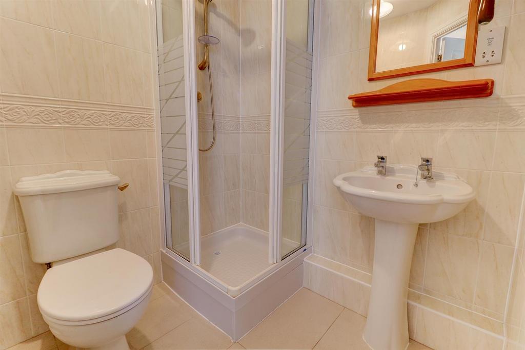 Ensuite (Bedroom 5)
