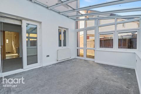 4 bedroom semi-detached house for sale, Bessemer Drive, Newport
