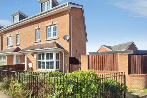 4 bedroom semi-detached house for sale, Sunningdale Way, Gainsborough, DN21 1JE