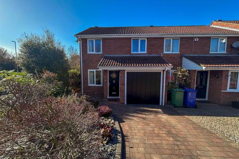 3 bedroom end of terrace house for sale, Kirkstone Court, Lakeside, DY5 3SF