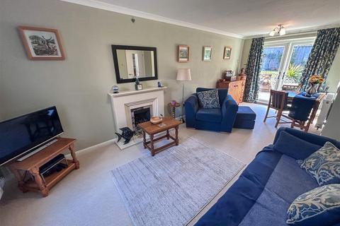 3 bedroom end of terrace house for sale, Kirkstone Court, Lakeside, DY5 3SF