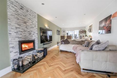 4 bedroom detached house for sale, Oaktree Drive, Northallerton