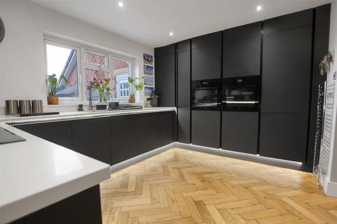 4 bedroom detached house for sale, Oaktree Drive, Northallerton