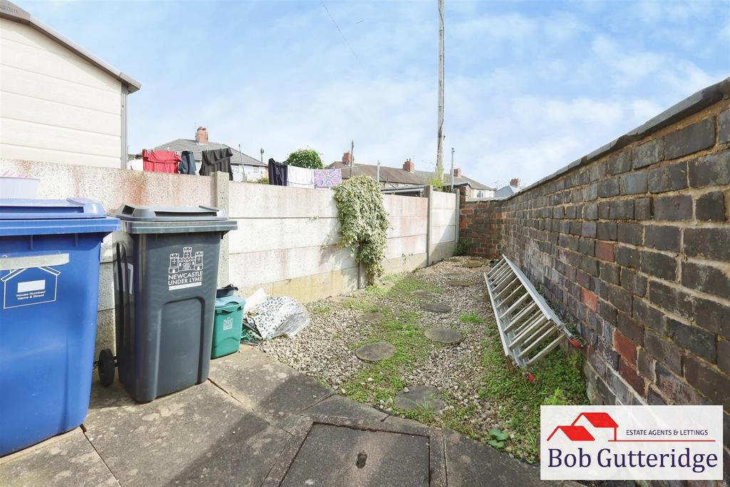 Enclosed rear yard