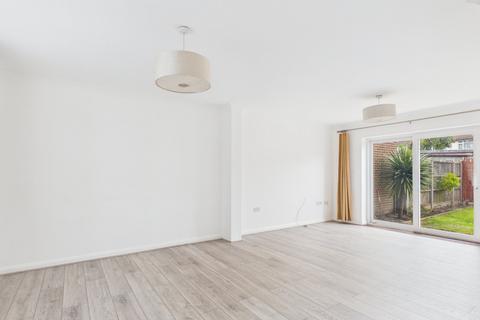 3 bedroom terraced house to rent, Hamilton Close, Feltham, TW13