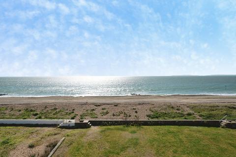 2 bedroom flat for sale, Southwood Road, Hayling Island, Hampshire, PO11