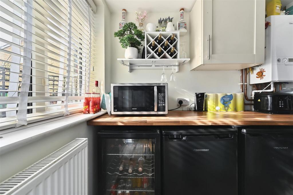 7 CARFAX CLOSE - TN395 EG - PHOTO (12).jpg