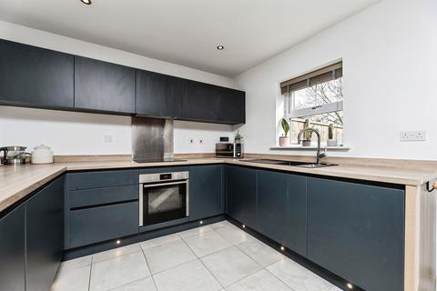 4 bedroom detached house for sale, Broughton Road, Pontefract