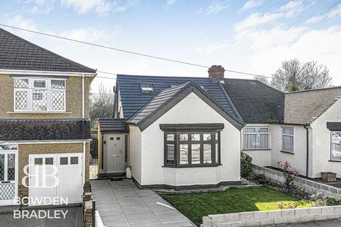 3 bedroom semi-detached bungalow for sale, Sheldon Avenue, Clayhall, IG5