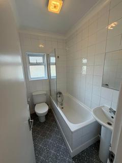 2 bedroom apartment to rent, Brondesbury Road, London, NW6