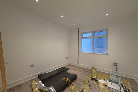 2 bedroom apartment to rent, Chesterfield Road, Ashford, Surrey, TW15