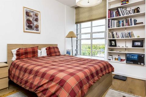 undefined, Great West Road, Brentford TW8