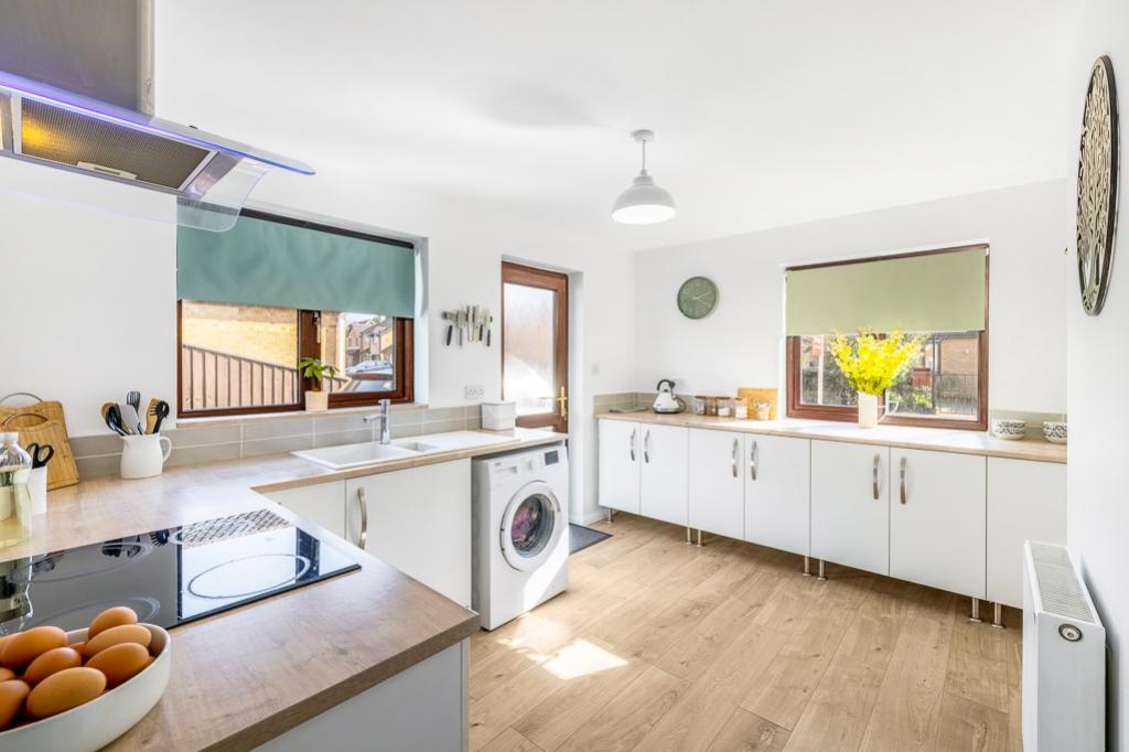 5 Church Mews (Sutterton)-13