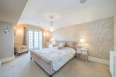 4 bedroom house for sale, The Green, Twickenham TW2