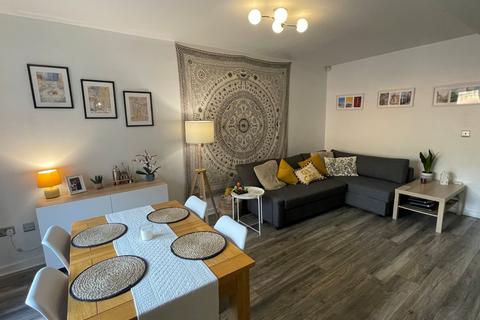 2 bedroom apartment for sale, Pullman Court, Leeds LS27