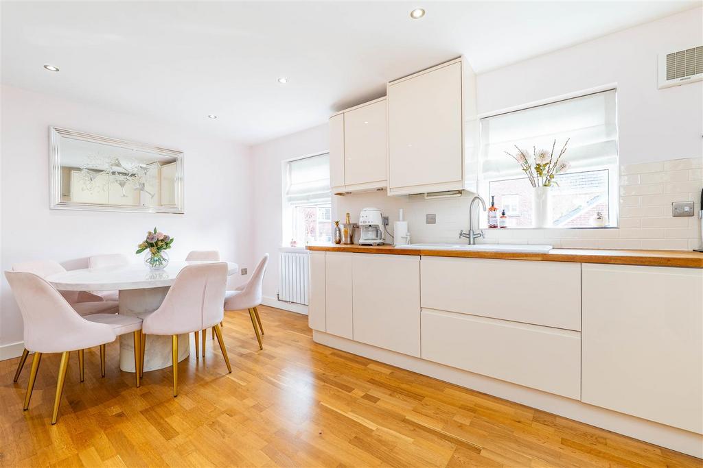 Kitchen/Dining Room