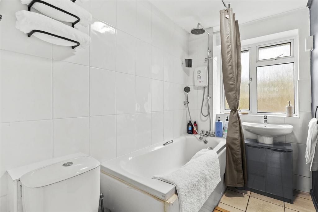 13 Southbourne House, Amersham Hill, HP13 6 HJ-4.jp