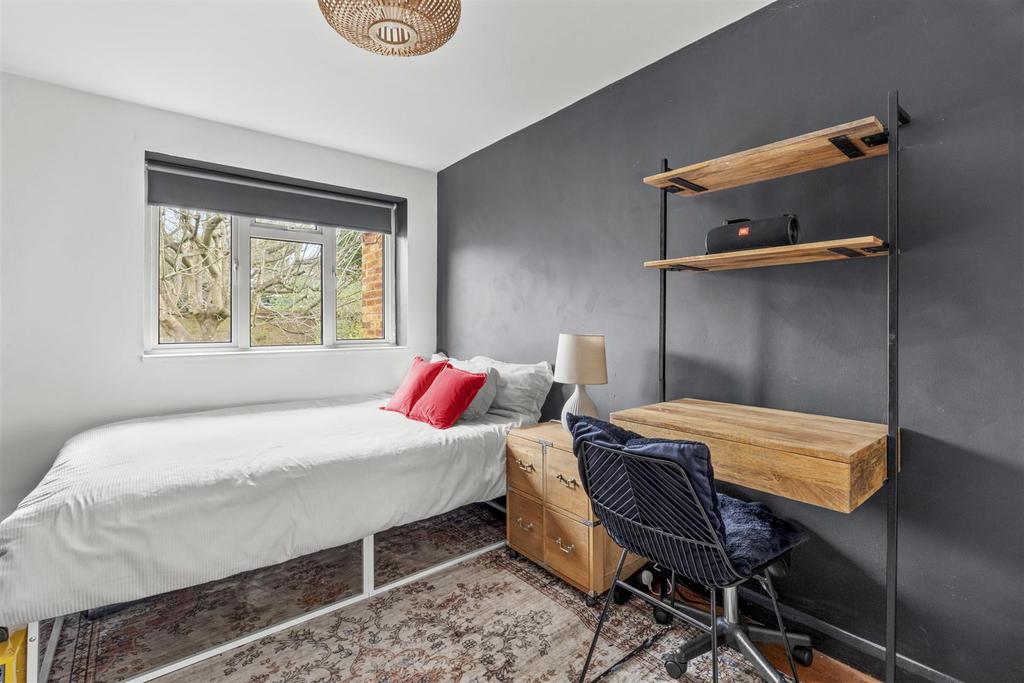 13 Southbourne House, Amersham Hill, HP13 6 HJ-5.jp