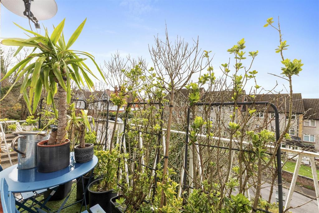 13 Southbourne House, Amersham Hill, HP13 6 HJ-8.jp