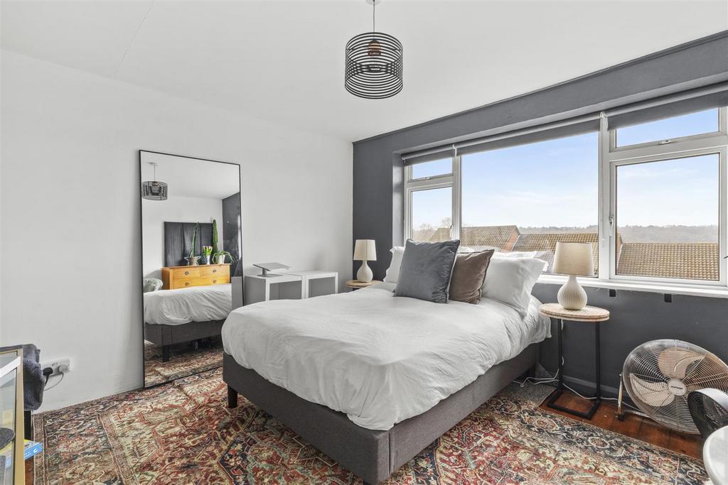 13 Southbourne House, Amersham Hill, HP13 6 HJ-1.jp
