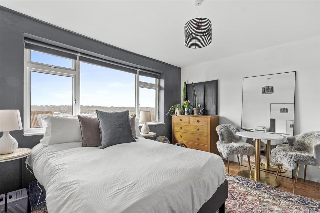 13 Southbourne House, Amersham Hill, HP13 6 HJ-2.jp