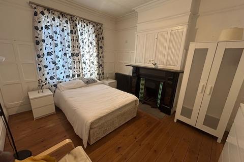 6 bedroom terraced house for sale, London Road, Luton