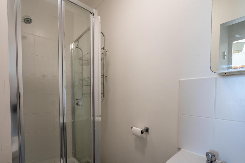 Shower Room.jpg