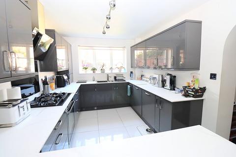 2 bedroom detached house for sale, Shepherds Walk, Farnborough GU14