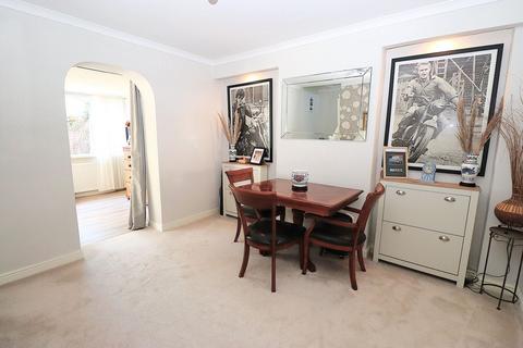 2 bedroom detached house for sale, Shepherds Walk, Farnborough GU14