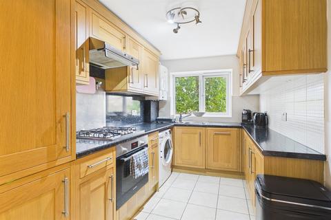 2 bedroom flat for sale, West Gardens, Tooting, SW17
