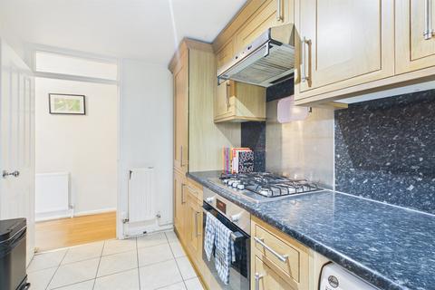 2 bedroom flat for sale, West Gardens, Tooting, SW17