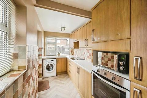 3 bedroom semi-detached house to rent, Harrowden Road, South Yorkshire DN2