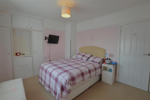 3 bedroom semi-detached house for sale, Surrey Avenue, Slough