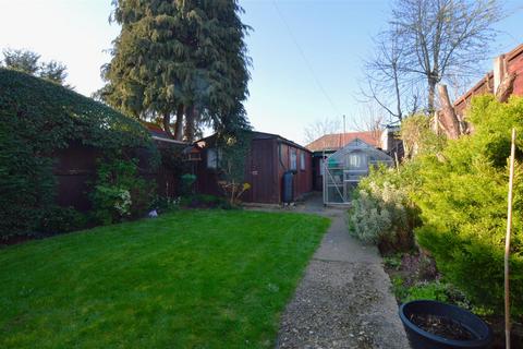 3 bedroom semi-detached house for sale, Surrey Avenue, Slough