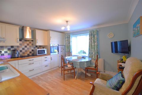 3 bedroom semi-detached house for sale, Surrey Avenue, Slough