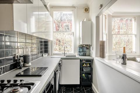2 bedroom flat for sale, Handforth Road, Oval, London, SW9