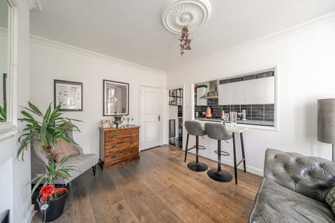 2 bedroom flat for sale, Handforth Road, Oval, London, SW9