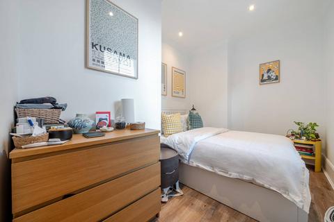 Hepworth Court, Angel, London, N1