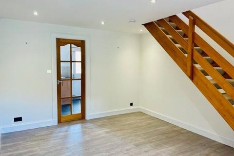 2 bedroom terraced house to rent, Strathallan Drive KY2
