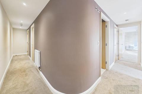 2 bedroom penthouse for sale, Wallis Court, Knighton Church Road, South Knighton, Leicester